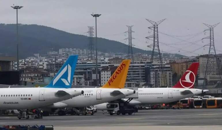 Bayram ve ara tatil yoğunluğuna karşı iç hatlarda 867 ek uçuş planlandı