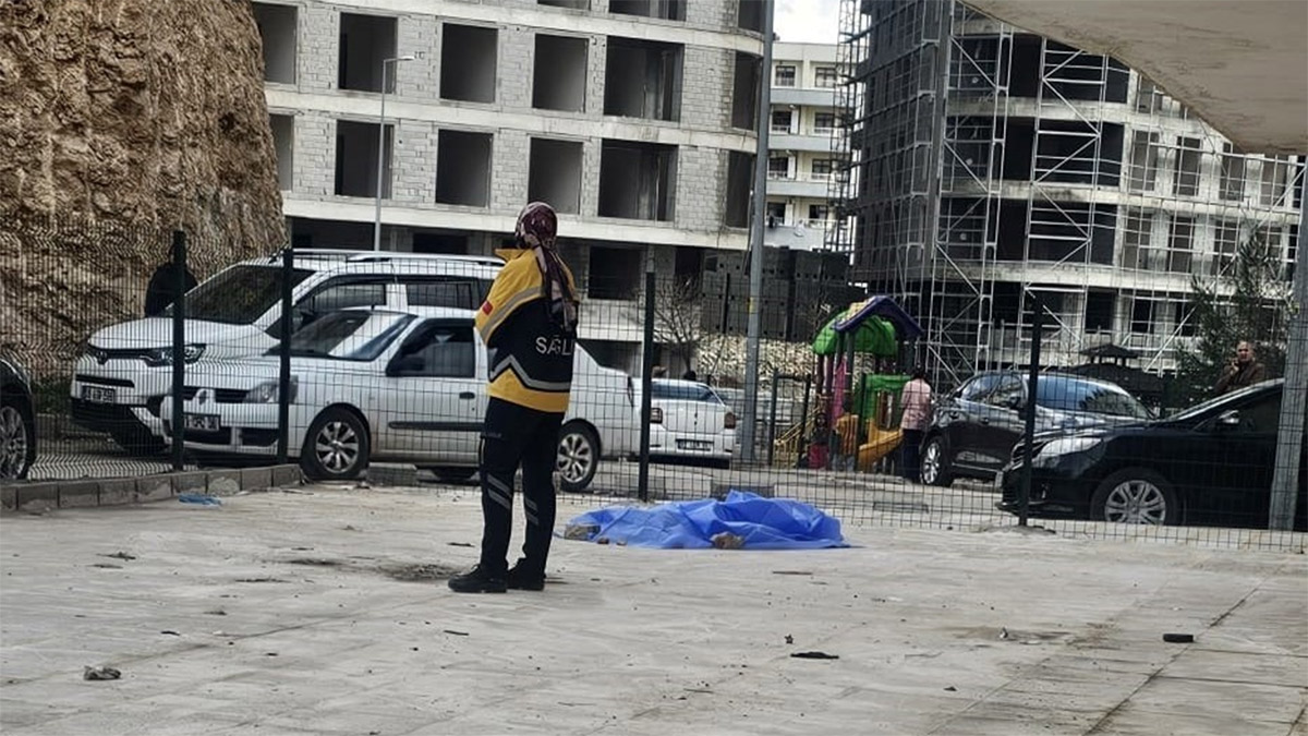 Mardin’de feci olay! 22 yaşındaki Kübra 10’uncu kattan düşerek hayatını kaybetti
