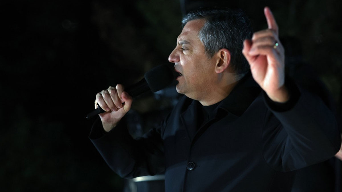 Saraçhane mitinginde Özel: Biz gücümüzü bu meydandaki binlerce Ekrem’den alıyoruz