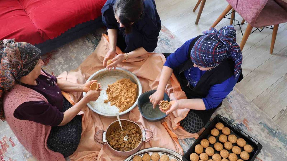 Adana’da bayram sofrası onsuz düşünülemez! Yapması zahmetli ama yemesi çok lezzetli