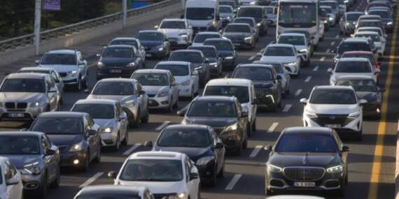 Bayram trafiğine çıkacaklar dikkat: İçişleri Bakanı’ndan tuzak radar, yeni plaka ve ekran cezası açıklaması