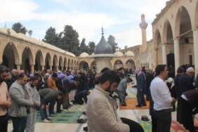 Kiliseydi cami oldu: ‘En eski ibadethane’ asırlara meydan okuyarak ziyaretçi çekiyor