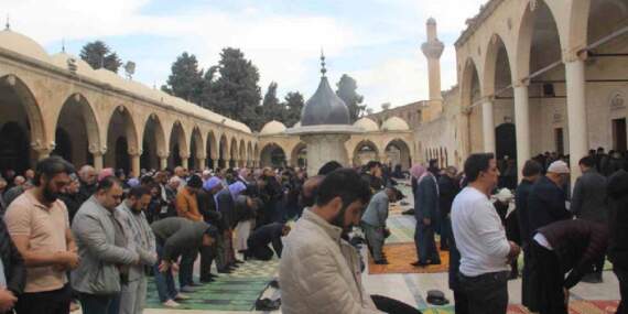 Kiliseydi cami oldu: ‘En eski ibadethane’ asırlara meydan okuyarak ziyaretçi çekiyor