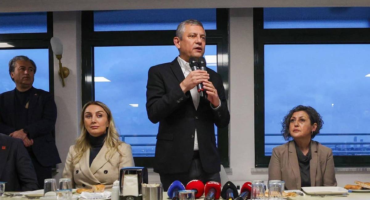 Özel son iftarını Saraçhane’de yaptı: Türkiye, yeni bir iktidarı karşılamak üzere doğum sancıları çekiyor