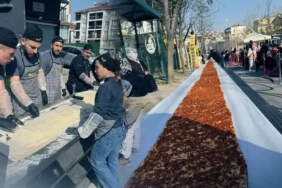 Beylikdüzü’nde dev lezzet: 63 metrelik lahmacunla dünya rekoru kırıldı!
