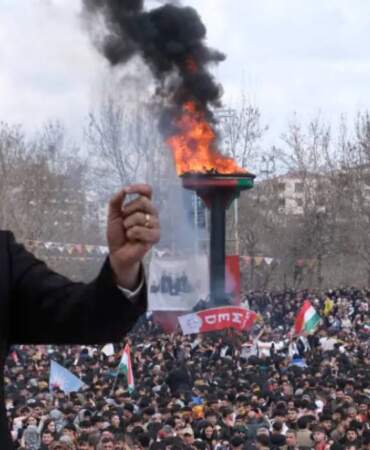 Diyarbakır’daki Nevruz kutlamasında Özel’in mesajı okundu: CHP şiddetin karşısında barışın yanındadır