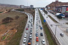 Bayram trafiği erken başladı: Kilit kavşakta yoğunluk arttı