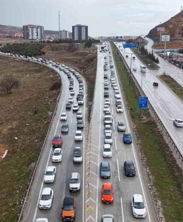 Bayram trafiği erken başladı: Kilit kavşakta yoğunluk arttı