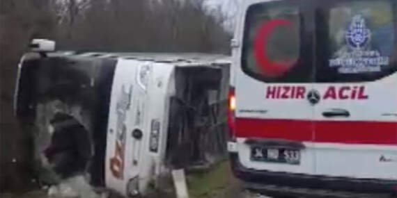 Çatalca’da yolcu otobüsü devrildi: Yaralılar var