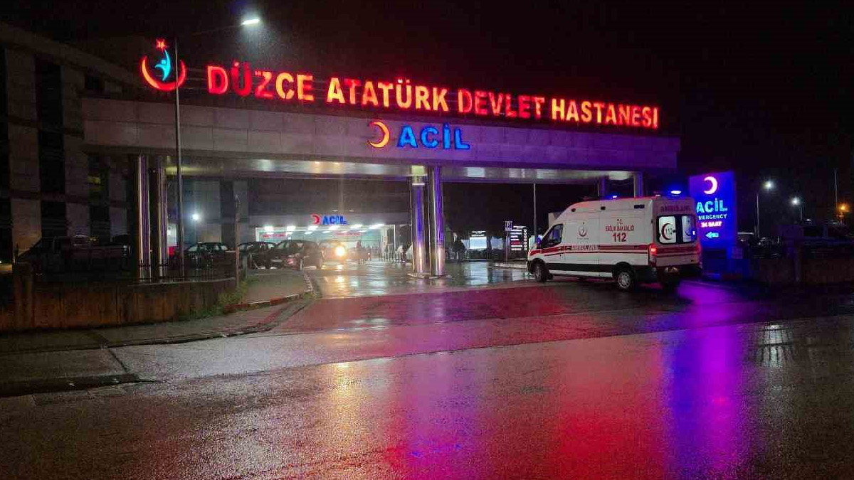 Otobüs durağında dehşet! 14 yaşındaki çocuk başından vuruldu