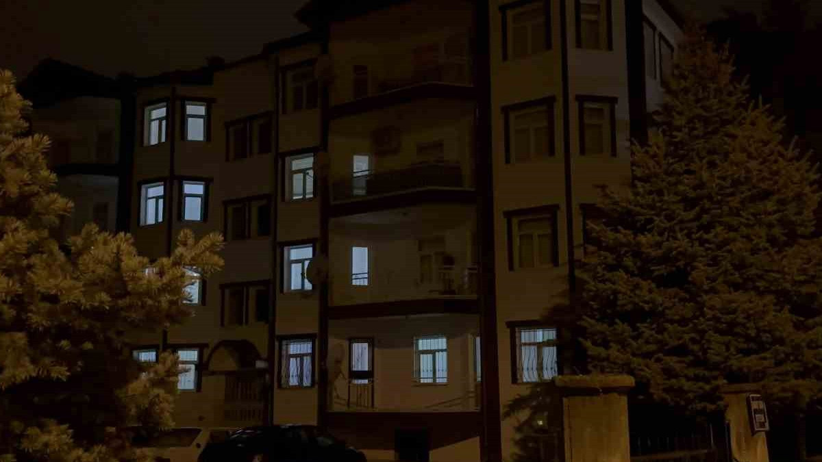 Bayram ziyareti kabusa döndü: Asansörde mahsur kalan aile hastanelik oldu