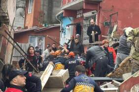 Fatih’te iki bina çöktü: Mahsur kalan 9 kişi kurtarıldı, 2 kişi aranıyor
