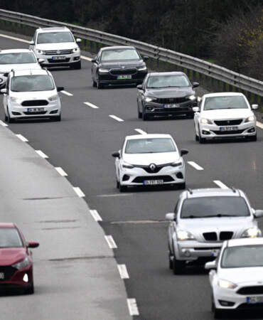 Tatil bitti, dönüş trafiği başladı: Otoyollarda akıcı yoğunluk