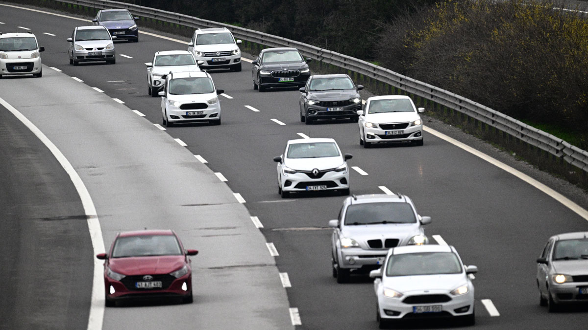 Tatil bitti, dönüş trafiği başladı: Otoyollarda akıcı yoğunluk