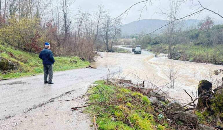 Çanakkale’de sağanak: Köy yolları ulaşıma kapandı
