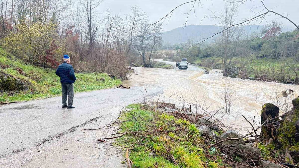 Çanakkale’de sağanak: Köy yolları ulaşıma kapandı