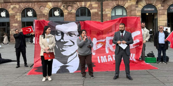 Strasbourg’da İmamoğlu’nun tutukluluğunun birinci yılında protesto: Adalet yoksa demokrasi yok