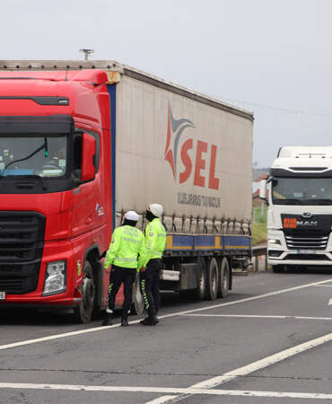 Bayram trafiği önlemi: Tekirdağ’dan İstanbul yönüne ağır tonajlı araçlara kısıtlama