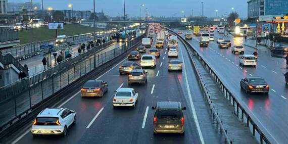 Bayram sonrası trafik yoğunluğu! İstanbul’da trafik kilitlendi