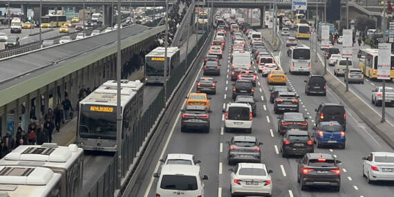 Bayram sonrası İstanbul trafiğinde yoğun sabah