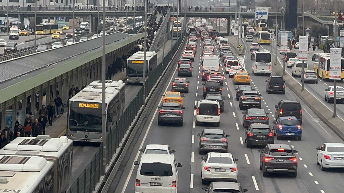 Bayram sonrası İstanbul trafiğinde yoğun sabah