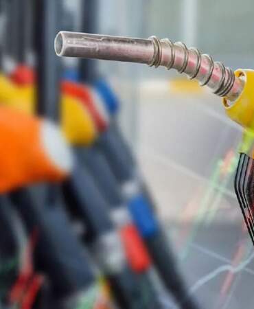Benzin ve motorine zam geldi
