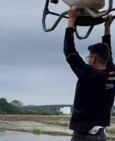 Samsun’da tehlikeli yolculuk: Tarlanın bir ucundan diğer ucuna uçtu!