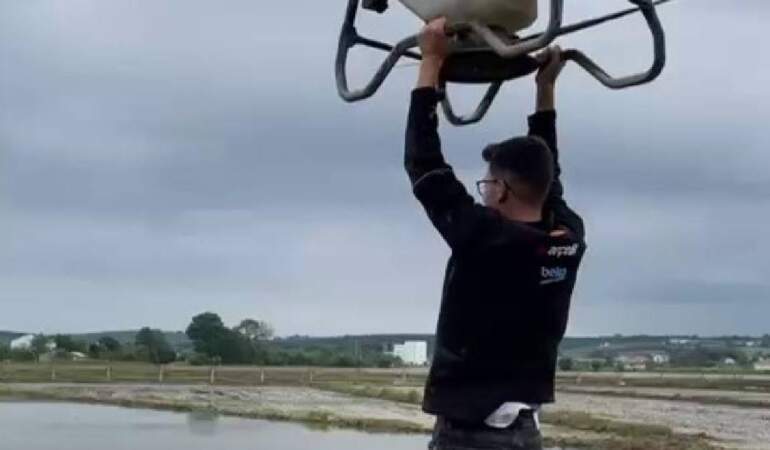 Samsun’da tehlikeli yolculuk: Tarlanın bir ucundan diğer ucuna uçtu!