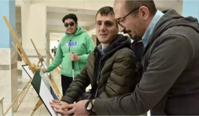 Görme engellilerin sanat tutkusu yarıda kalmayacak! Dokunarak tüm resimleri hissedecekler