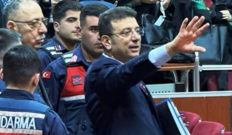 İBB davasında gerginlik sürüyor: 9’uncu duruşmada CHP’li vekillere sınırlama