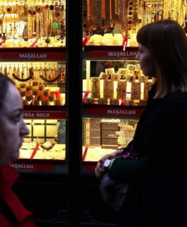 Altındaki sert düşüş akın başlattı: Kapalıçarşı’da kuyruk sokaklara taştı