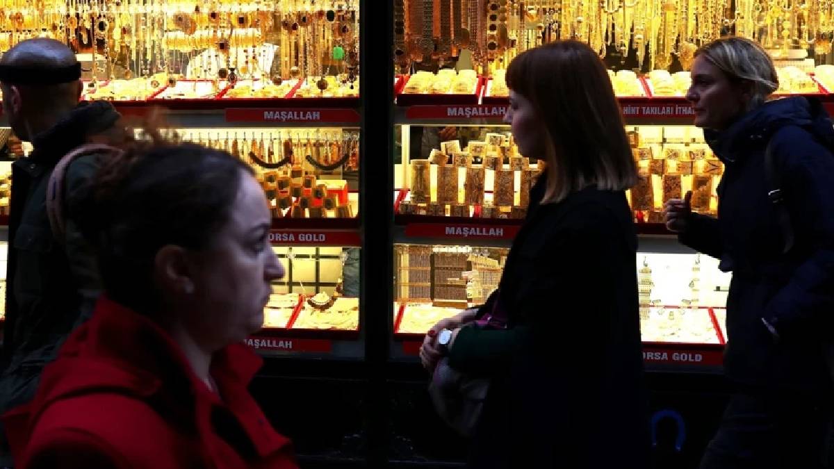 Altındaki sert düşüş akın başlattı: Kapalıçarşı’da kuyruk sokaklara taştı