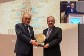 Taha Akyol’a İnsani Değerler ödülü