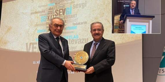 Taha Akyol’a İnsani Değerler ödülü