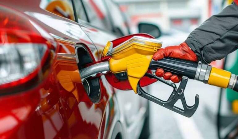 Araç sahiplerine iyi haber: Motorin ve benzine dev indirim için tarih verildi