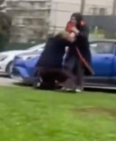 Yol verme kavgasında kavga eden 2 kadına para ve trafikten men cezası! O anlar kamerada