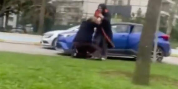 Yol verme kavgasında kavga eden 2 kadına para ve trafikten men cezası! O anlar kamerada