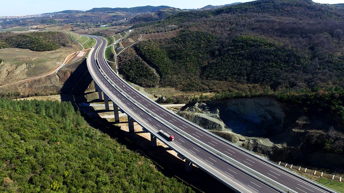 Otoyol projeleri bitti mi? Yeni yollar nerede? Bölünmüş yol uzunluğu ne kadar? 30.000 kilometre eşiği geçildi