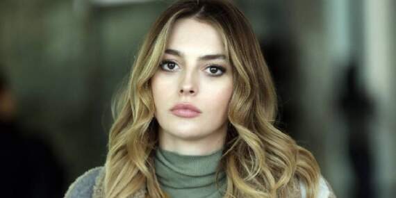 ‘İkinci evim’ diyerek açıklamıştı… Melis Sezen İspanya’ya gitti, Şeref Defteri’ni imzaladı
