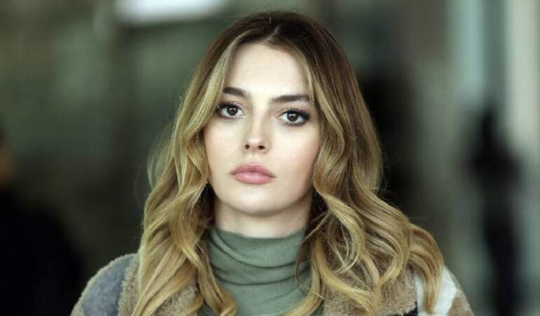 ‘İkinci evim’ diyerek açıklamıştı… Melis Sezen İspanya’ya gitti, Şeref Defteri’ni imzaladı