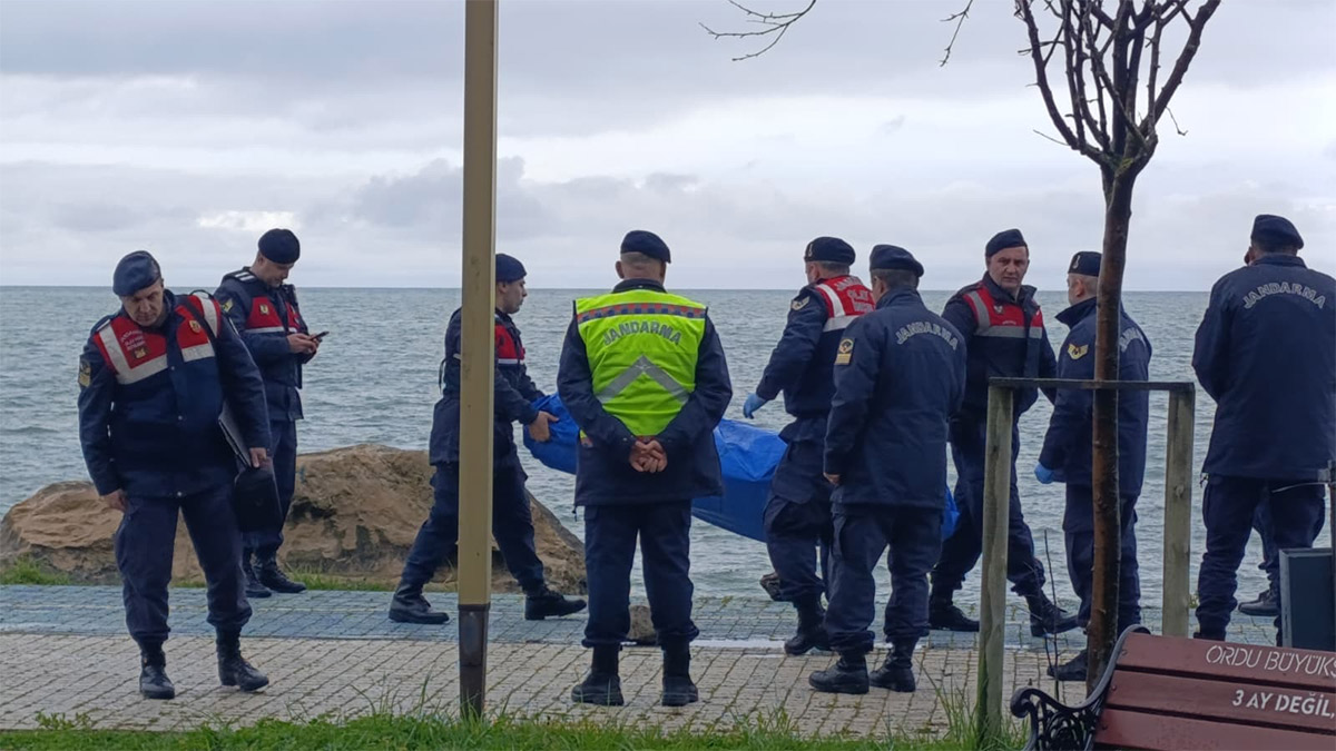 5 gün arayla ikinci olay! Ordu’da sahile şüpheli cisim vurdu