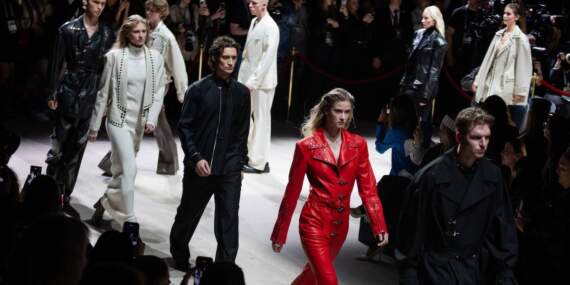 Tasarımcı Emre Erdemoğlu Moskova Moda Haftası’nda dikkatleri üzerine çekti