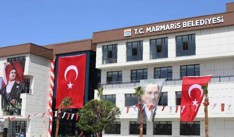 Marmaris Belediyesi’ne gece yarısı operasyonu