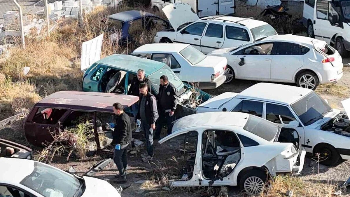 Şase oyunu ortaya çıktı: Hasarlı deprem araçlarını ‘yenilediler’