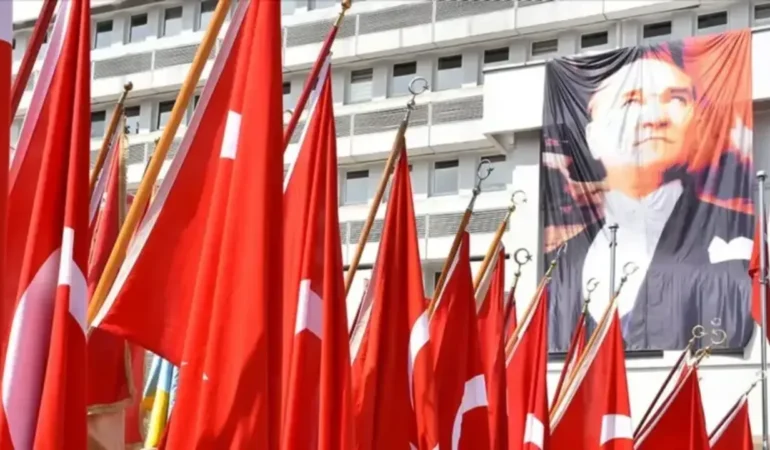 Çalışanlara 4 günlük tatil fırsatı! 19 Mayıs 2026 hangi gün, okullar, bankalar tatil mi?