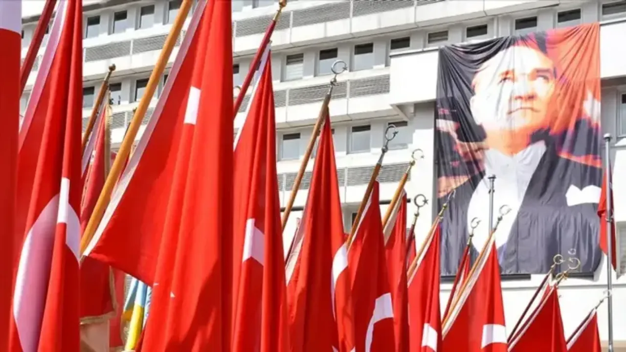 Çalışanlara 4 günlük tatil fırsatı! 19 Mayıs 2026 hangi gün, okullar, bankalar tatil mi?