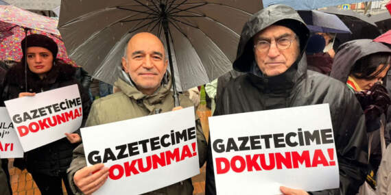 Kadıköy’de basın özgürlüğü protestosu: Gazeteciler yürümek istedi, polis izin vermedi