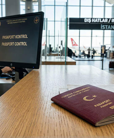 Vergi borcu yurt dışı çıkışına engel mi? Sınır kapısında borç yüzünden dönülür mü? Sosyal medyadaki asılsız iddialar çöktü