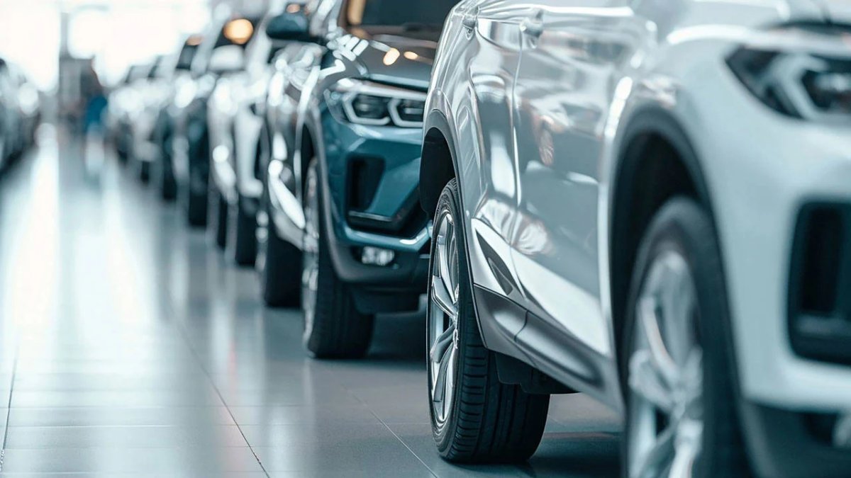 Otomotiv pazarı frene bastı, savaş zammı yolda