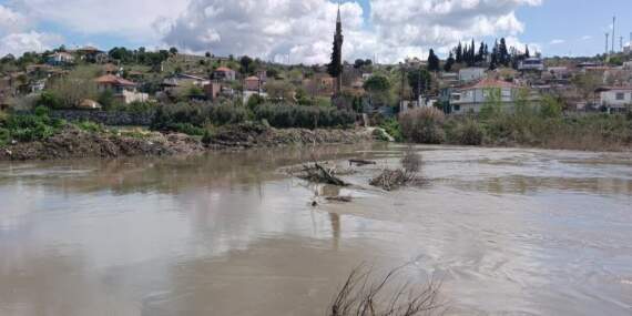 Büyük Menderes’te “atık” alarmı: Tarihi Taşköprü sular altında